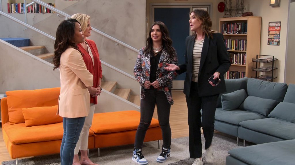 Nike Air Jordan 1 Sneakers of Isabella Gomez as Alicia Adams in Head of the Class S01E05 “YOLO” (2021) (Image 2)
