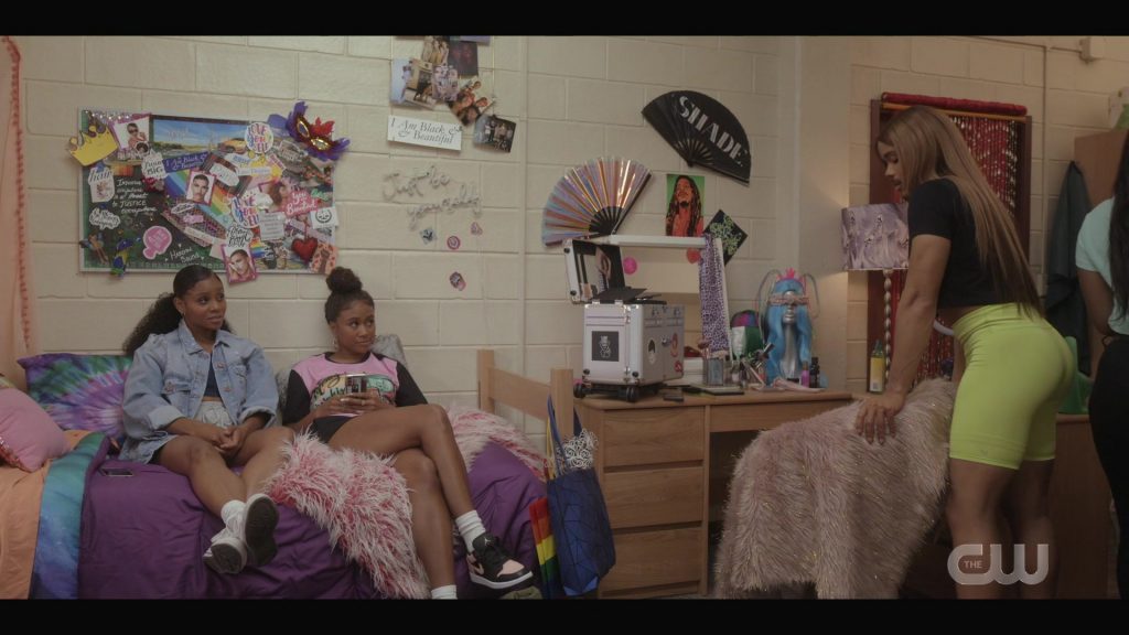 Nike Air Jordan 1 Sneakers of Netta Walker as Keisha McCalla in All American - Homecoming S01E02 “Under Pressure” (2022) (Image 1)