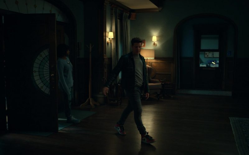 Nike Air Jordan 1 Sneakers of Zach Gilford as Mark in The Midnight Club S01E08 “Road to Nowhere” (2022) (Image 1)