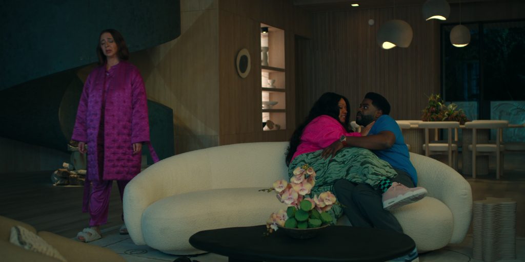 Nike Air Jordan 4 RM “Pink Oxford” sneaker in Loot S03E07 “Billionaire, Beautiful and True” (2025) (Image 3)