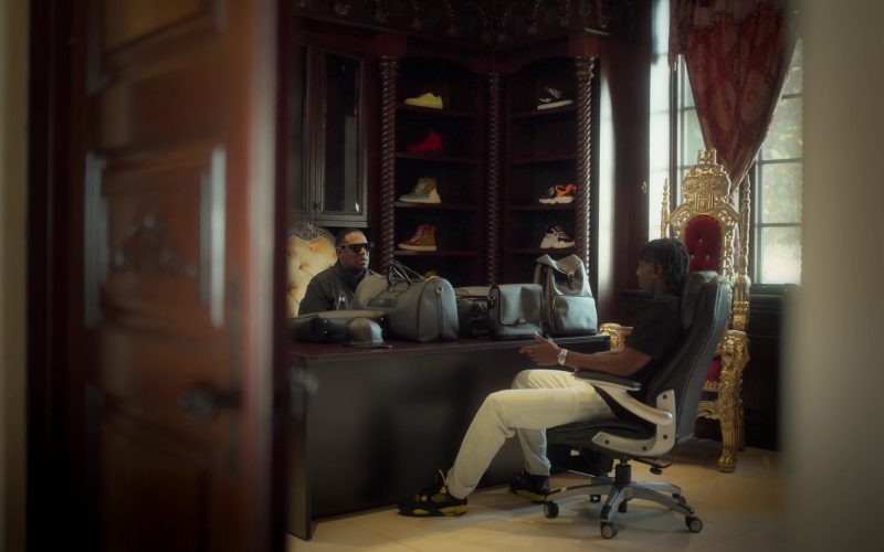 Nike Air Jordan 4 Retro sneakers in the black and yellow “Thunder” colorway in Calabasas Confidential S01E02 “All Beef, No Toppings” (2026) (Image 1)