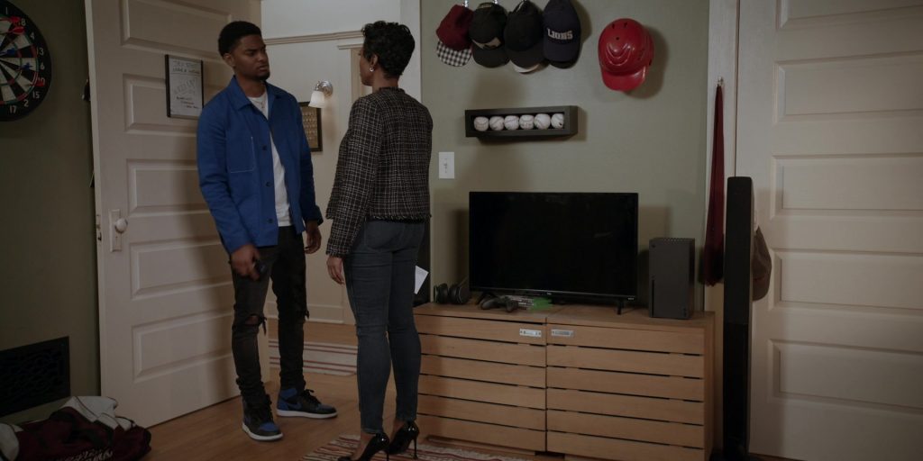 Nike Air Jordan I Shoes of Sylvester Powell as Jessie ‘JR' Raymond in All American - Homecoming S01E11 “What Now” (2022) (Image 1)