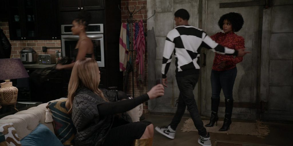 Nike Air Jordan I Shoes of Sylvester Powell as Jessie ‘JR' Raymond in All American - Homecoming S01E11 “What Now” (2022) (Image 3)
