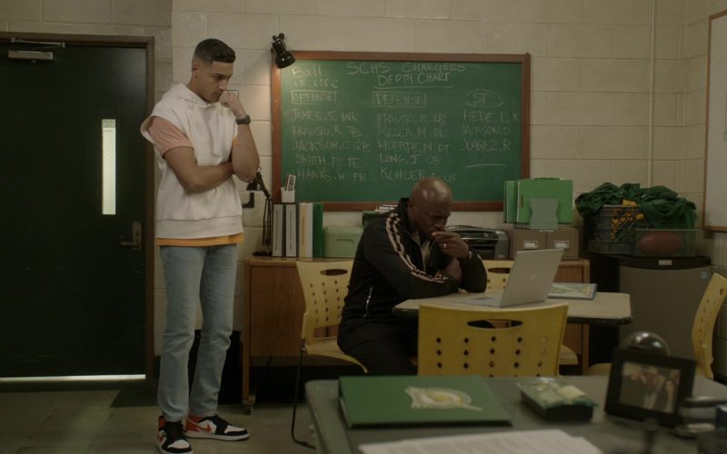 Nike Air Jordan I Sneakers Worn by Michael Evans Behling as Jordan Baker in All American S04E03 “All I Need” (2021) (Image 1)