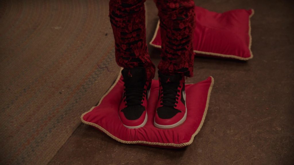 Nike Air Jordan Sneakers in Girls5eva S03E01 “Fort Worth” (2024) (Image 1)