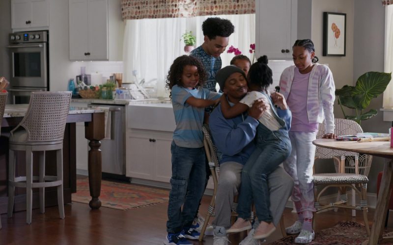 Nike Air Jordan Sneakers in Queens S01E02 “Heart of Queens” (2021) (Image 1)
