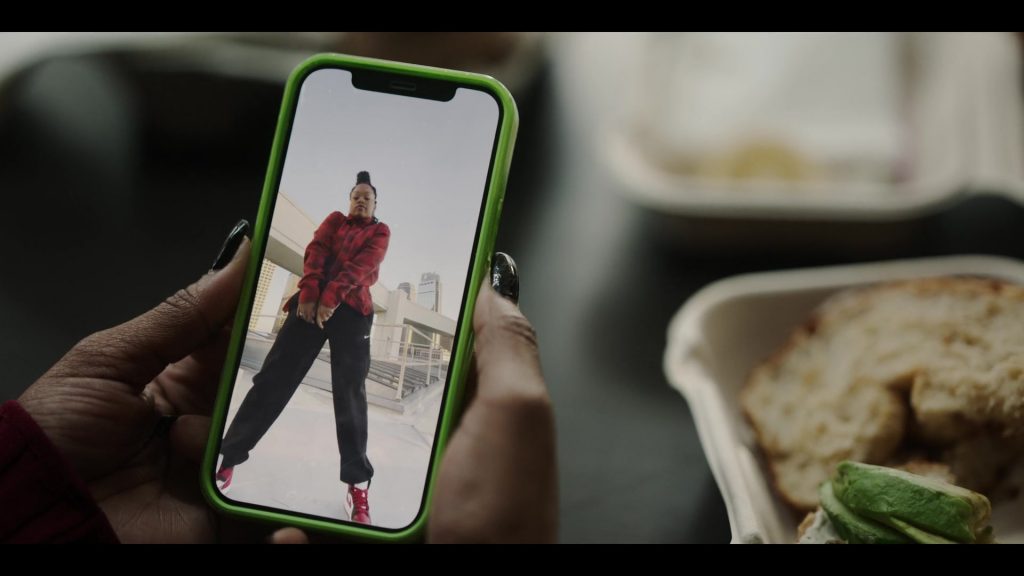 Nike Air Jordan Sneakers in The Lincoln Lawyer S03E02 “Special Circumstances” (2024) (Image 10)