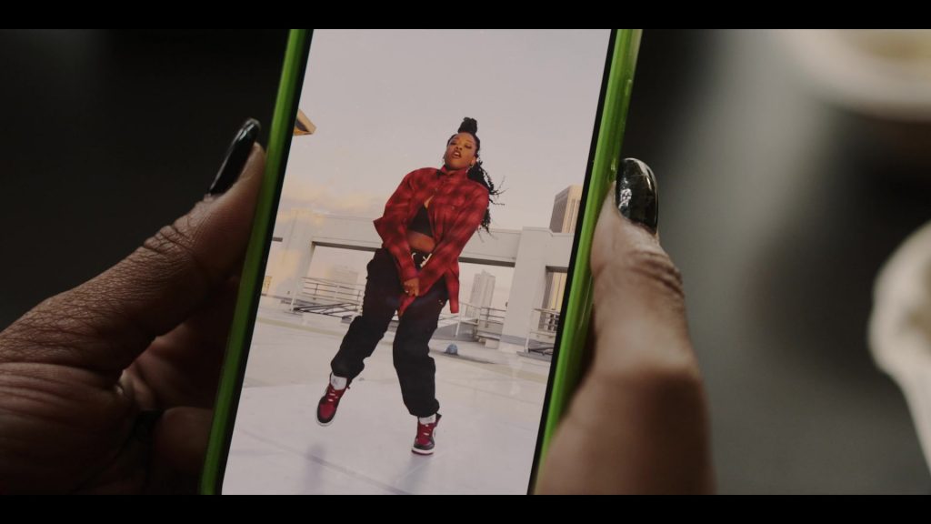 Nike Air Jordan Sneakers in The Lincoln Lawyer S03E02 “Special Circumstances” (2024) (Image 9)