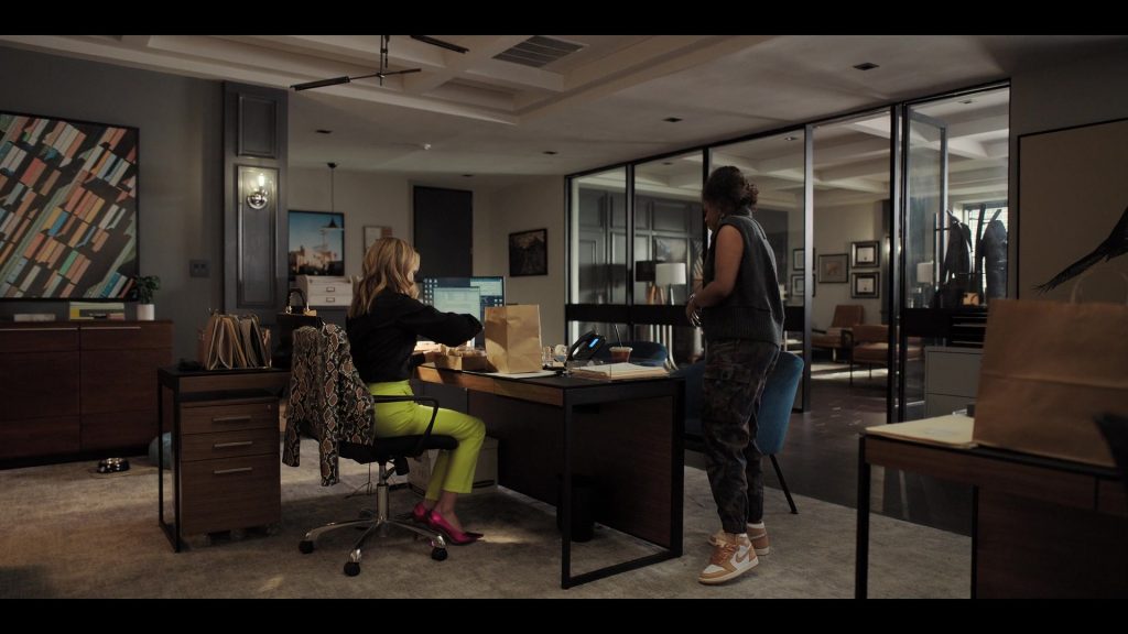 Nike Air Jordan Sneakers in The Lincoln Lawyer S03E04 “Rearview Blindspots” (2024) (Image 3)