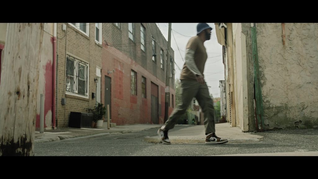 Nike Air Jordan Sneakers in The Madness S01E04 “Radioactive” (2024) (Image 15)