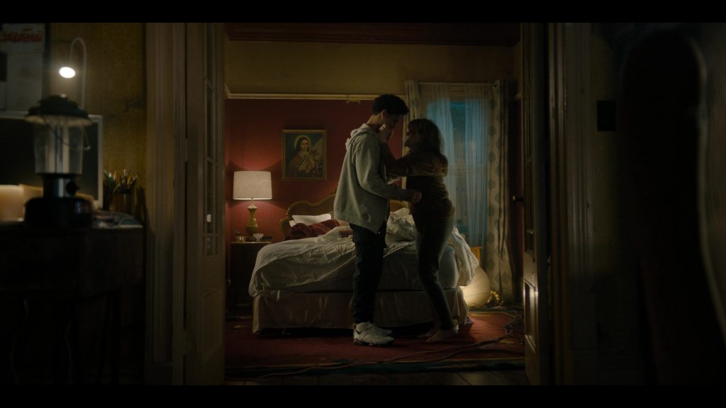 Nike Air Jordan Sneakers in The Penguin S01E06 “Gold Summit”(2024) (Image 1)