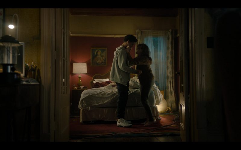 Nike Air Jordan Sneakers in The Penguin S01E06 “Gold Summit”(2024) (Image 1)