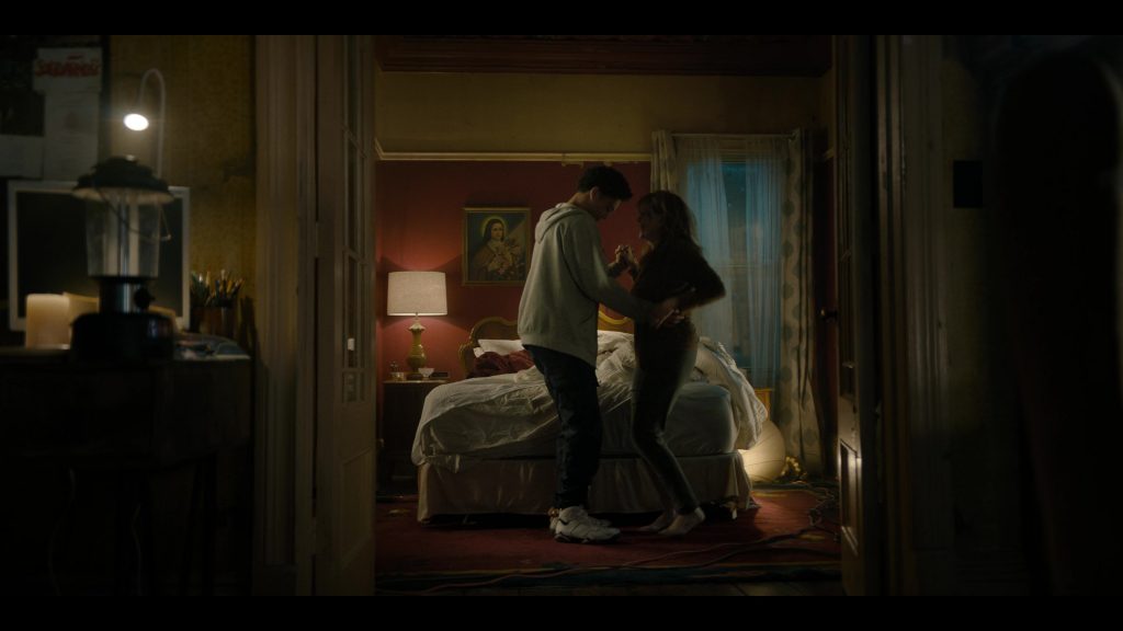 Nike Air Jordan Sneakers in The Penguin S01E06 “Gold Summit”(2024) (Image 10)