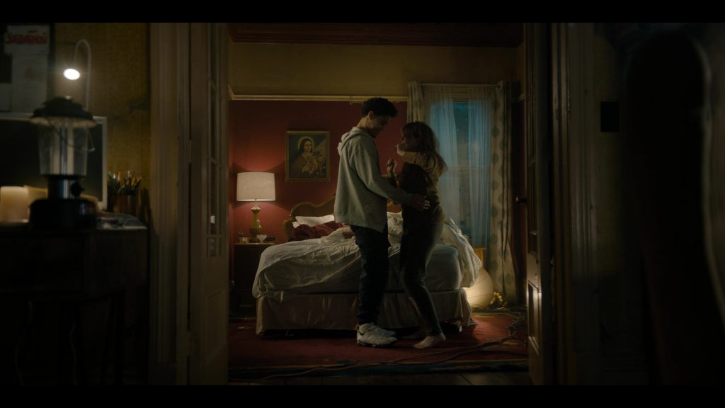 Nike Air Jordan Sneakers in The Penguin S01E06 “Gold Summit”(2024) (Image 15)