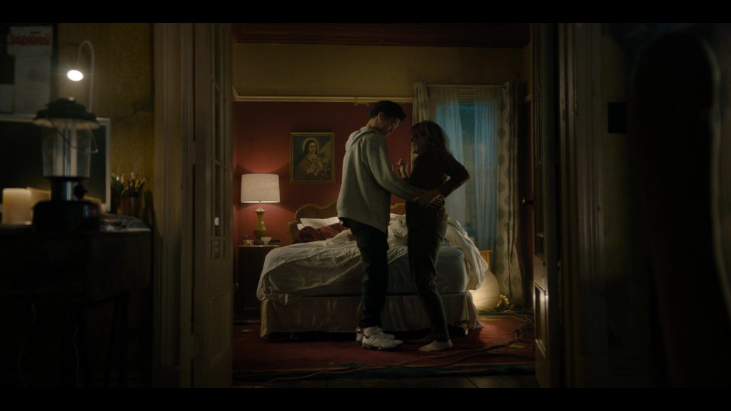 Nike Air Jordan Sneakers in The Penguin S01E06 “Gold Summit”(2024) (Image 17)