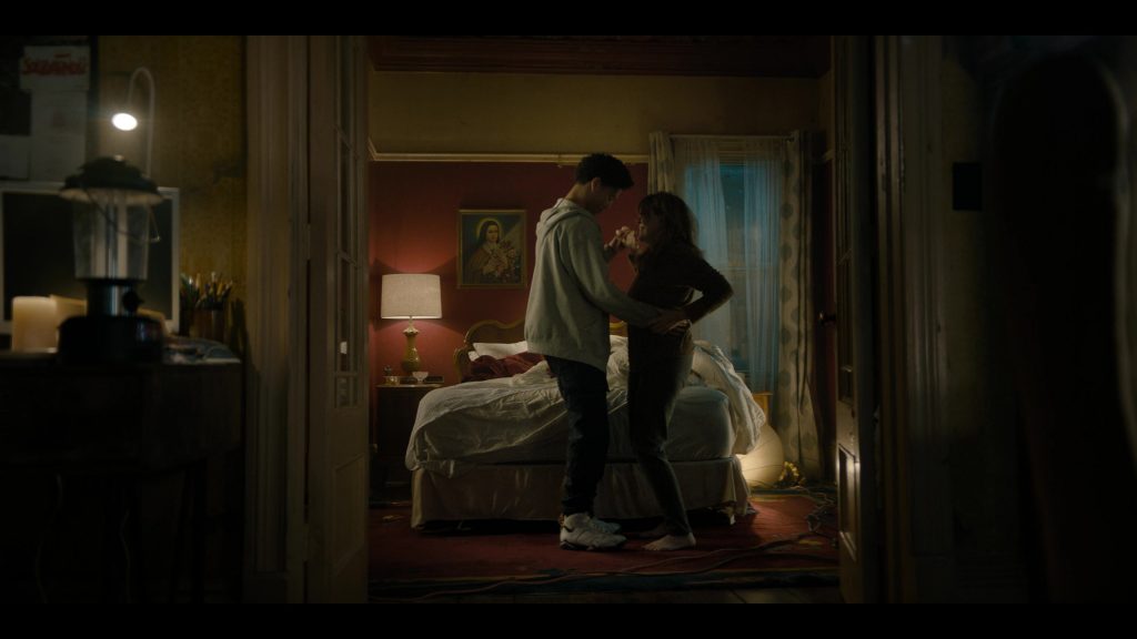 Nike Air Jordan Sneakers in The Penguin S01E06 “Gold Summit”(2024) (Image 19)
