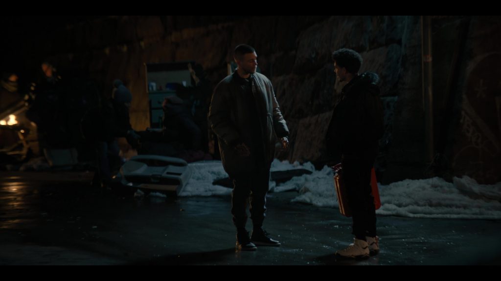 Nike Air Jordan Sneakers in The Penguin S01E06 “Gold Summit”(2024) (Image 21)