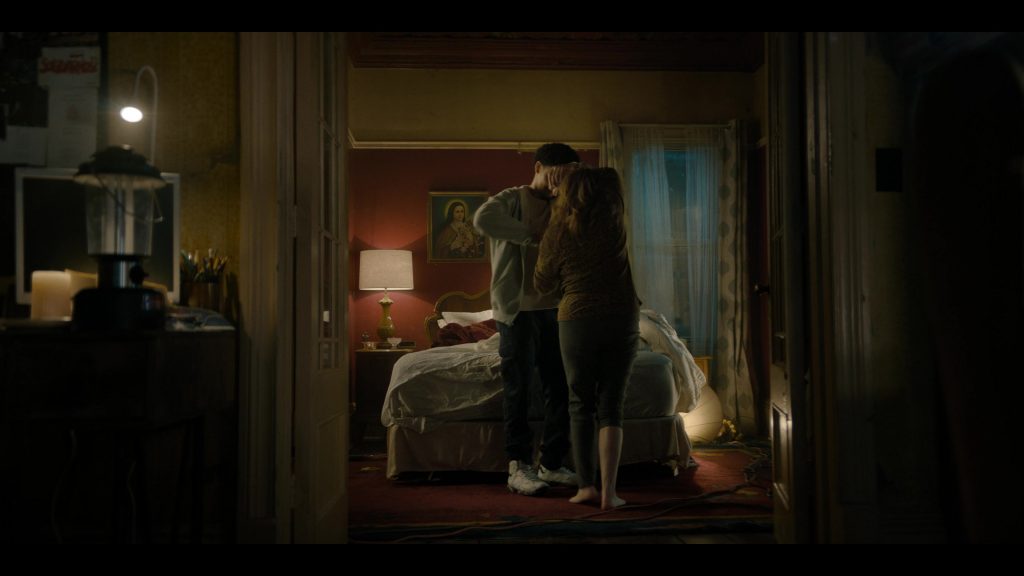 Nike Air Jordan Sneakers in The Penguin S01E06 “Gold Summit”(2024) (Image 6)
