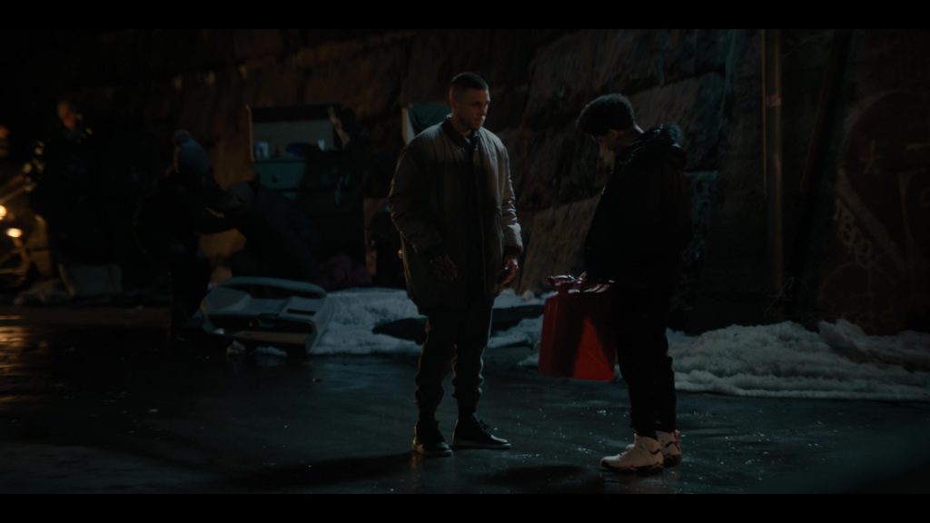 Nike Air Jordan Sneakers in The Penguin S01E06 “Gold Summit”(2024) (Image 7)