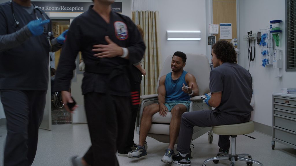 Nike Air Jordan Sneakers in The Pitt S01E01 “7-00 A.M” (2025) (Image 2)