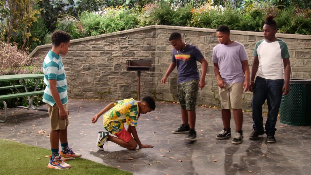 Nike Air Max 270 React Sneakers of Cameron J. Wright as Mazzi McKellan in Family Reunion S03E02 “Remember When Jade Broke a Nail” (2021) (Image 3)