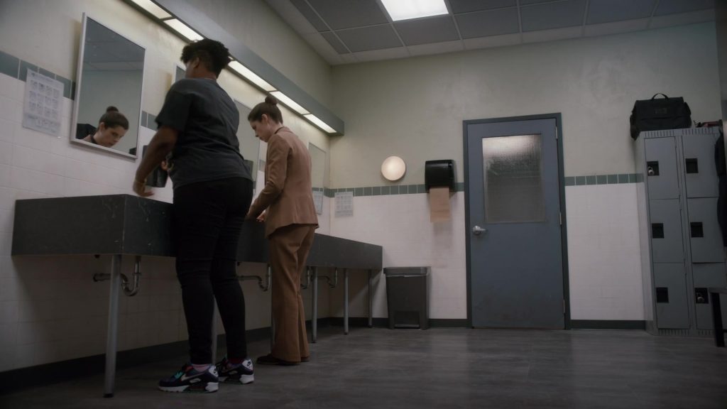 Nike Air Max 90 Galaxy Supernova Sneakers of Adrienne C. Moore as Kelly Duff in Pretty Hard Cases S01E04 “Feathers” (2021) (Image 1)