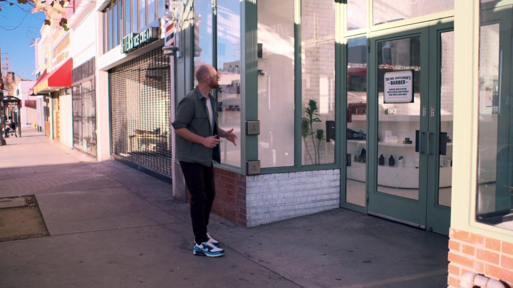 Nike Air Max 90 White-Blue-Black Trainers of Broden Kelly in Aunty Donna's Big Ol' House of Fun S01E04 “Dating” (2020) (Image 2)