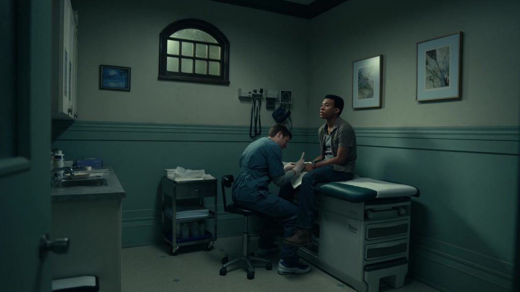 Nike Air Max 95 Sneakers of Zach Gilford as Mark in The Midnight Club S01E02 “The Two Danas” (2022) (Image 1)