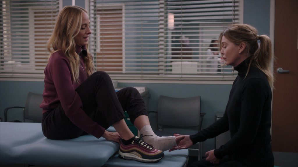 Nike Air Max 97 Shoes in Grey's Anatomy S20E03 “Walk on the Ocean” (2024) (Image 11)