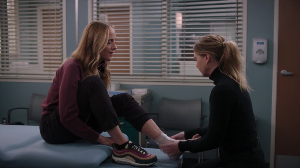 Nike Air Max 97 Shoes in Grey's Anatomy S20E03 “Walk on the Ocean” (2024) (Image 14)