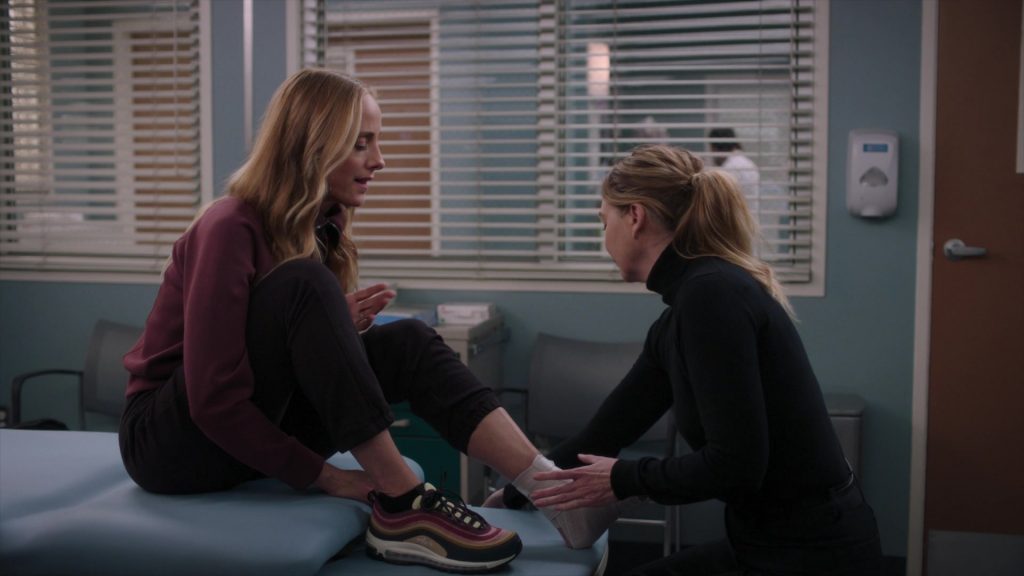 Nike Air Max 97 Shoes in Grey's Anatomy S20E03 “Walk on the Ocean” (2024) (Image 15)