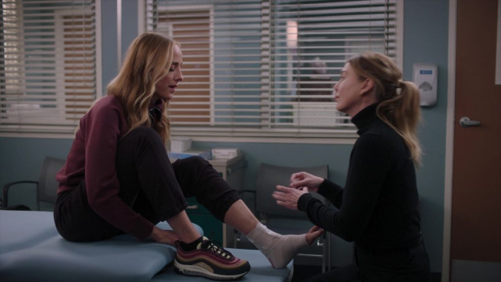 Nike Air Max 97 Shoes in Grey's Anatomy S20E03 “Walk on the Ocean” (2024) (Image 16)