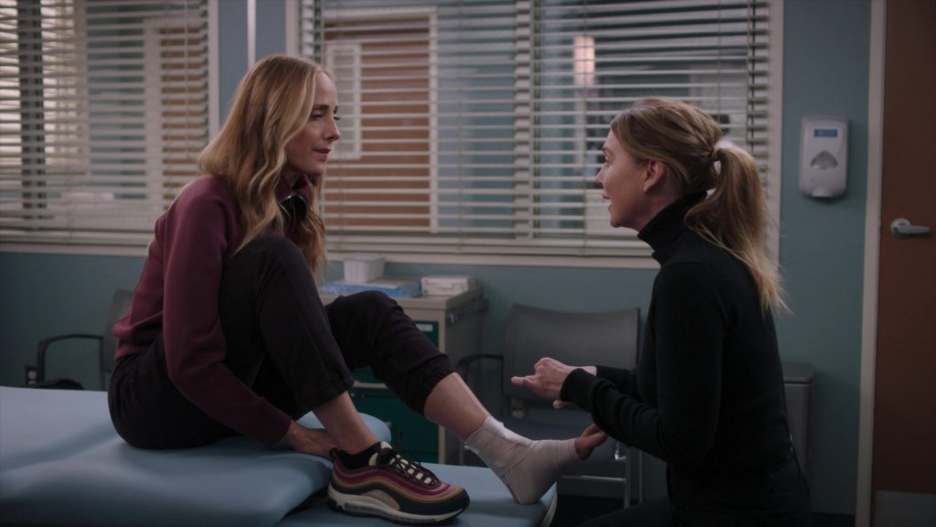 Nike Air Max 97 Shoes in Grey's Anatomy S20E03 “Walk on the Ocean” (2024) (Image 20)
