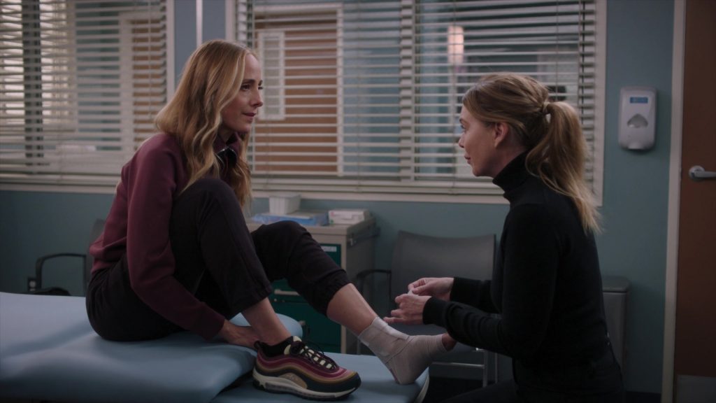 Nike Air Max 97 Shoes in Grey's Anatomy S20E03 “Walk on the Ocean” (2024) (Image 21)