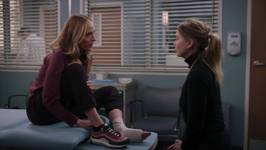 Nike Air Max 97 Shoes in Grey's Anatomy S20E03 “Walk on the Ocean” (2024) (Image 22)
