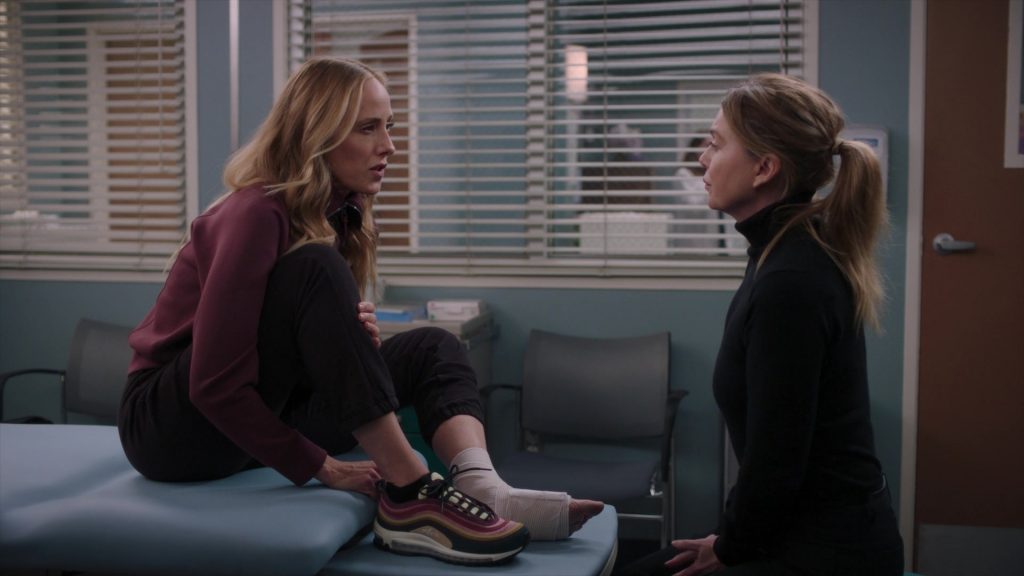 Nike Air Max 97 Shoes in Grey's Anatomy S20E03 “Walk on the Ocean” (2024) (Image 5)