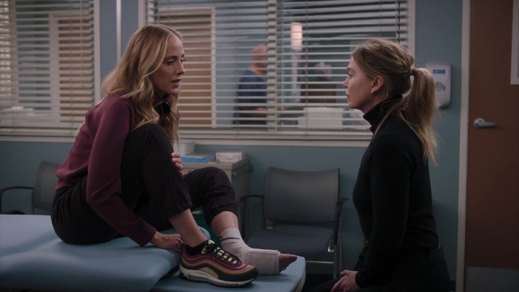 Nike Air Max 97 Shoes in Grey's Anatomy S20E03 “Walk on the Ocean” (2024) (Image 7)