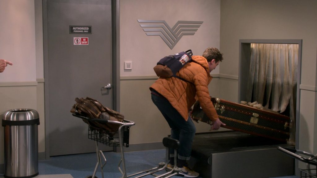 Nike Air Max Flyknit Racer “Next Nature” sneakers Wron by Anders Keith as David Crane in Frasier S01E01 “The Good Father” (2023) (Image 7)