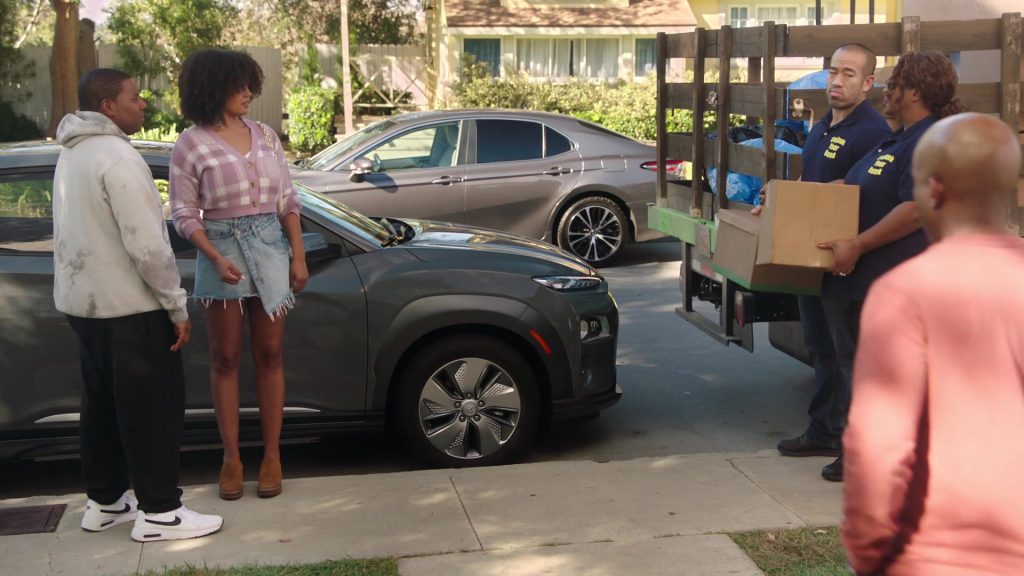 Nike Air Max Sneakers of Kenan Thompson as Kenan Williams in Kenan S02E08 “Moving Violation” (2022) (Image 2)