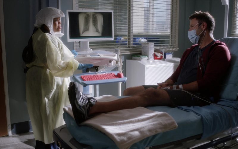 Nike Air Max VG-R Men's Sneakers in Grey's Anatomy S17E12 “Sign O' the Times” (2021) (Image 1)
