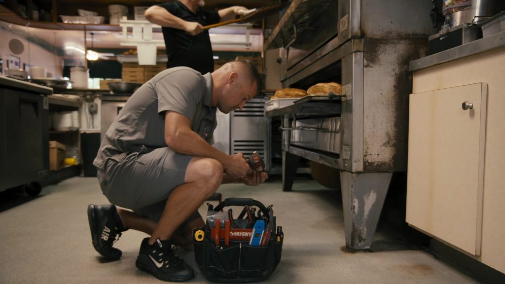 Nike Air Max shoes, Husky in Its Florida Man S02E02 “Pizza Man” (2025) (Image 1)