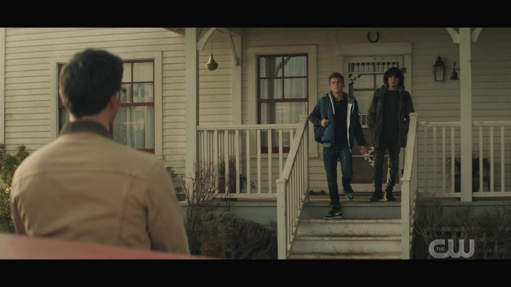Nike Black-Green Sneakers of Jordan Elsass as Jonathan Kent in Superman & Lois S01E03 “The Perks of Not Being a Wallflower” (2021) (Image 1)