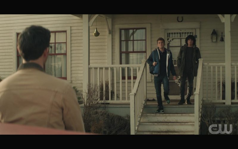 Nike Black-Green Sneakers of Jordan Elsass as Jonathan Kent in Superman & Lois S01E03 “The Perks of Not Being a Wallflower” (2021) (Image 1)