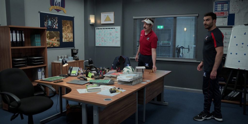 Nike Black Sneakers of Brett Goldstein as Roy Kent in Ted Lasso S03E10 “International Break” (2023) (Image 1)