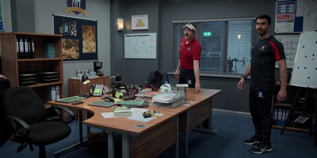 Nike Black Sneakers of Brett Goldstein as Roy Kent in Ted Lasso S03E10 “International Break” (2023) (Image 2)