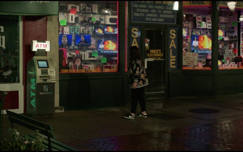 Nike Black Sneakers of Melissa McCarthy as Carol Peters in Superintelligence (2020) (Image 1)