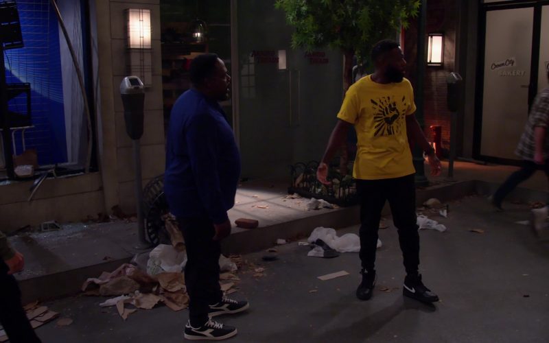 Nike Black Sneakers of Sheaun McKinney as Malcolm in The Neighborhood S03E01 “Welcome to the Movement” (2020) (Image 1)