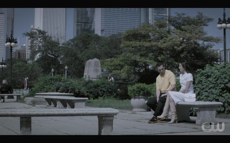 Nike Black-Yellow Sneakers in Batwoman Season 1 Episode 2 “The Rabbit Hole” (2019) (Image 1)