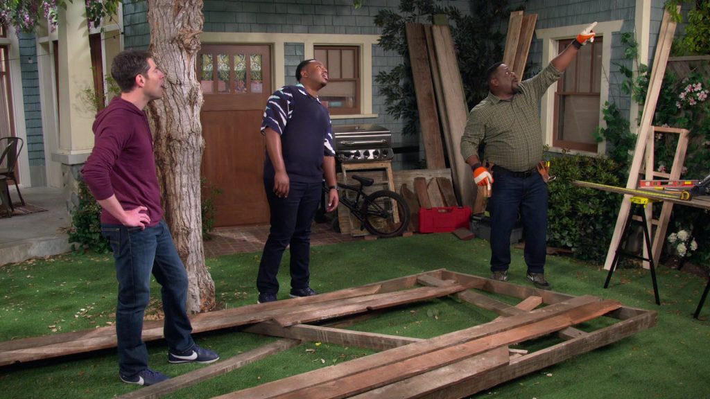 Nike Cortez Blue Sneakers of Max Greenfield as Dave Johnson in The Neighborhood S03E12 “Welcome to the Treehouse” (2021) (Image 2)