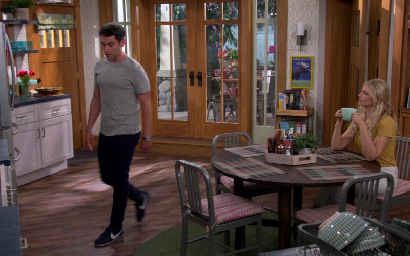 Nike Cortez Blue Sneakers of Max Greenfield as Dave in The Neighborhood S03E03 “Welcome to Couples Therapy” (2020) (Image 1)